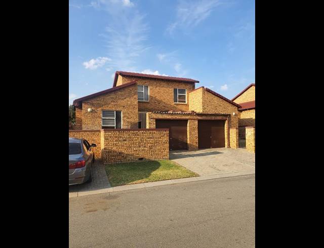 2 BEDROOM TOWNHOUSE FOR SALE IN HONEY PARK